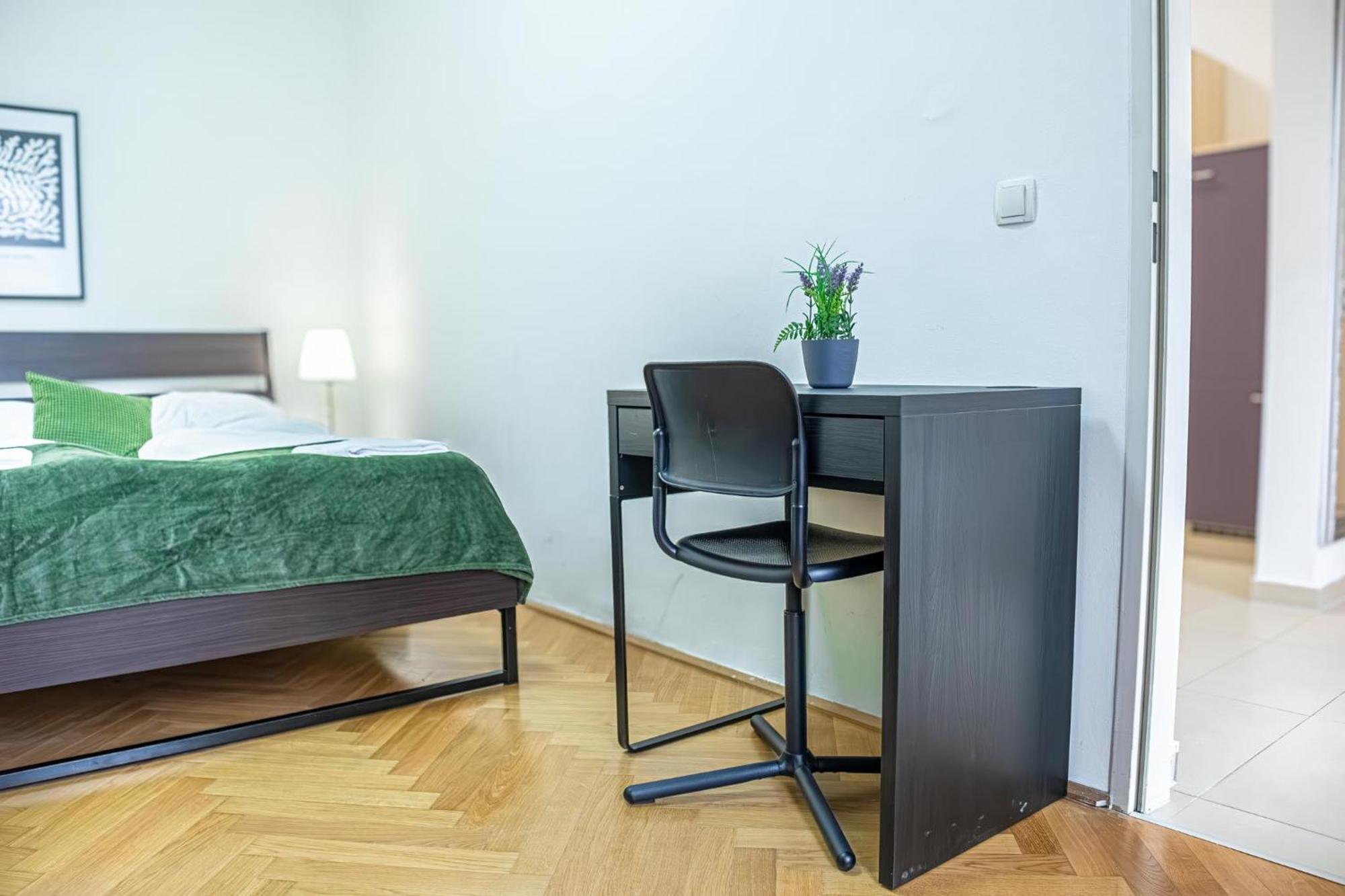 Comfortable 2Br Apt.-Near Wiener Stadthalle Exterior photo